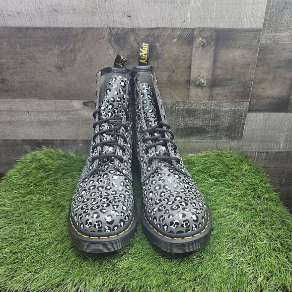 New Dr. Martens 1460 WOMEN'S LEOPARD SMOOTH LEATHER LACE UP BOOTS - Picture 8 of 12